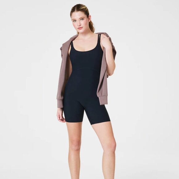 NEW Spanx SpanxSmooth OnForm Cami Bodysuit, 6" in Black - Picture 1 of 3